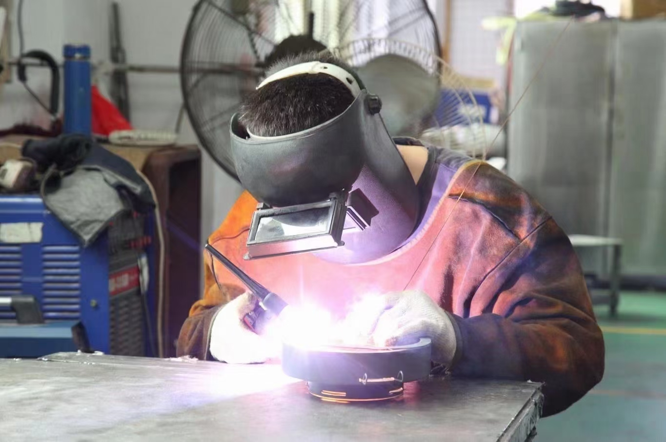 鹏丰精密-圆形连续拉伸模具.